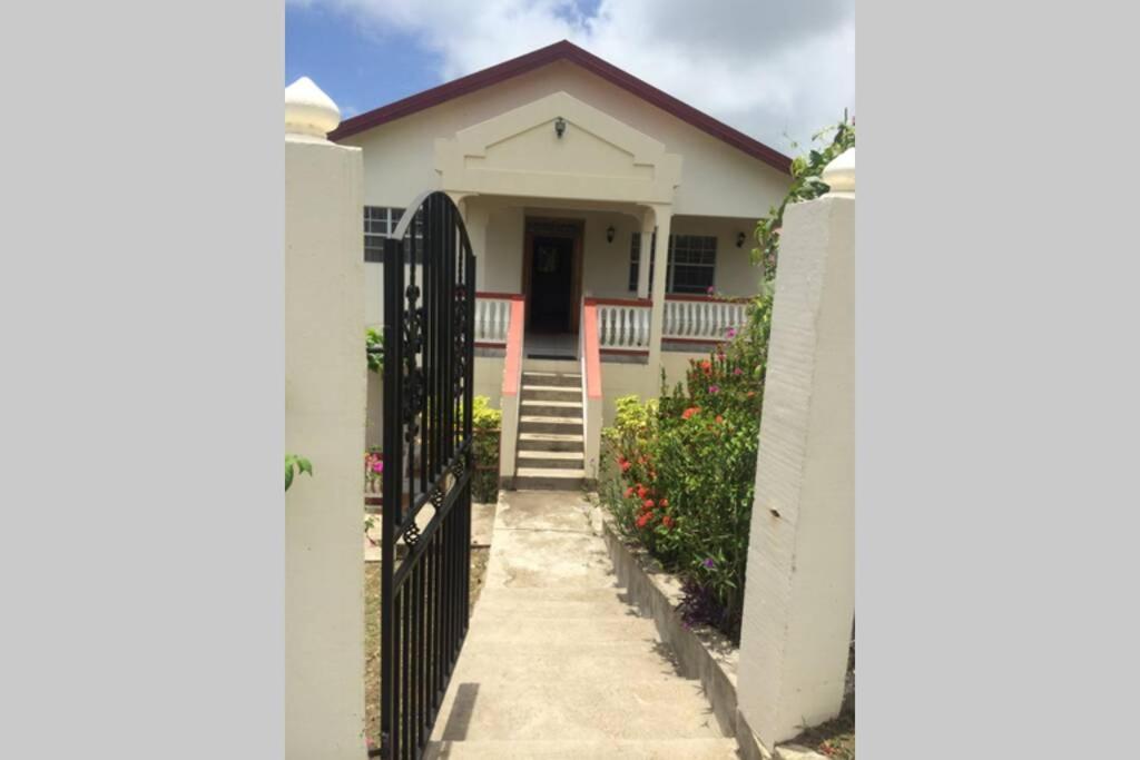 Delightful 4Bed Modern Villa With Wifi جزيرة جورس المظهر الخارجي الصورة