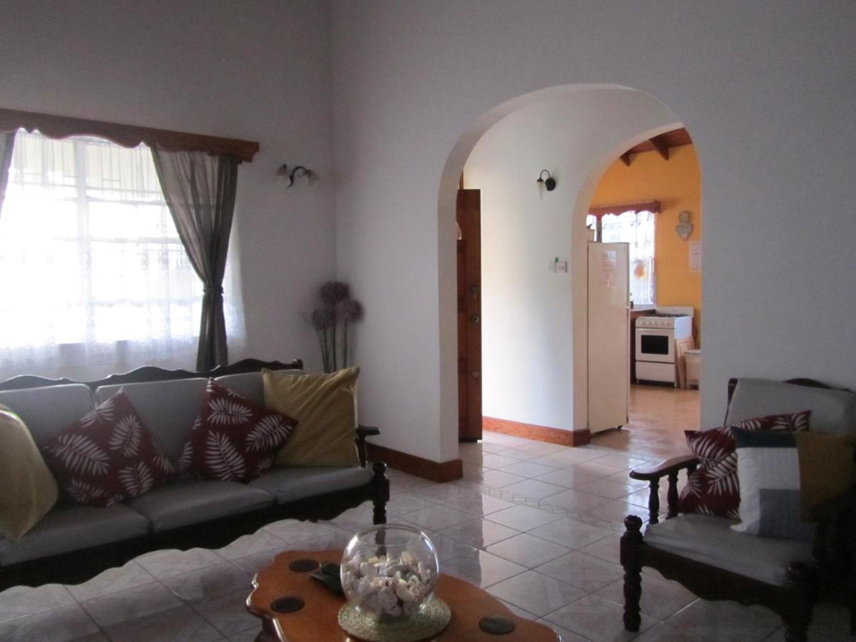 Delightful 4Bed Modern Villa With Wifi جزيرة جورس المظهر الخارجي الصورة